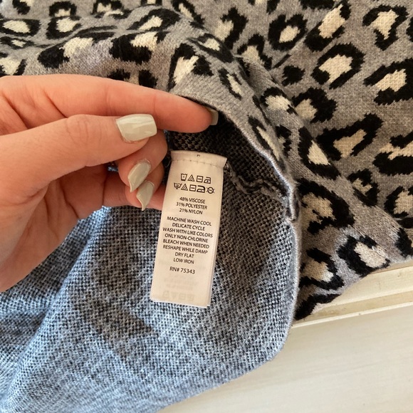 Tahari Thick Cheetah Sweater - Picture 5 of 6
